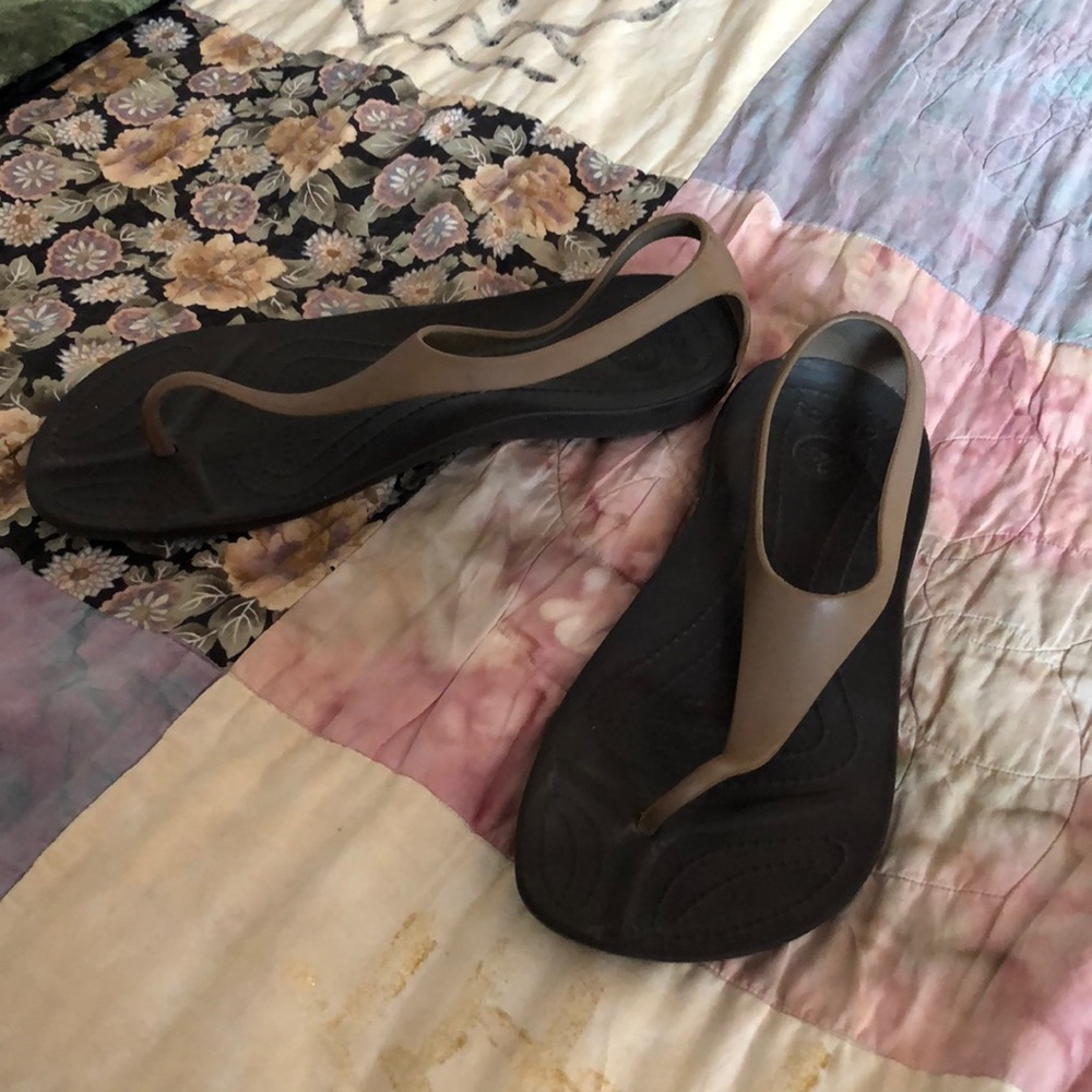 Two tone brown sandals by Crocs